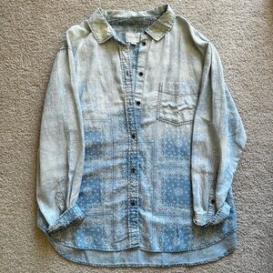 XL American Eagle Blue and white paisley bandana print button up shirt flannel